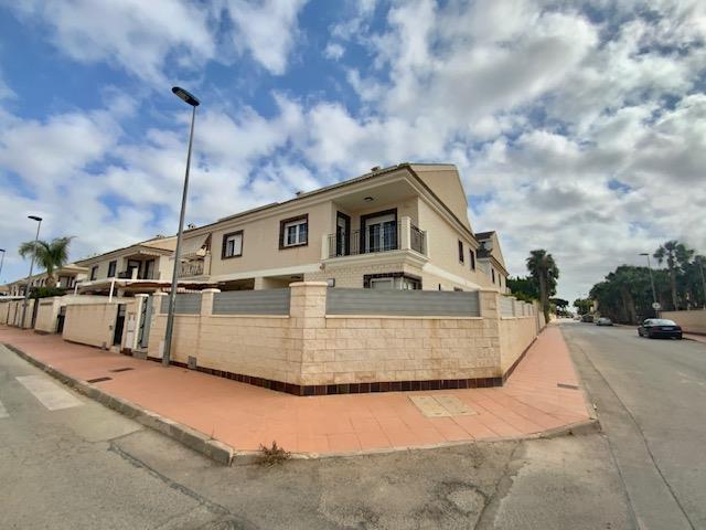 Image No.1-4 Bed Townhouse for sale