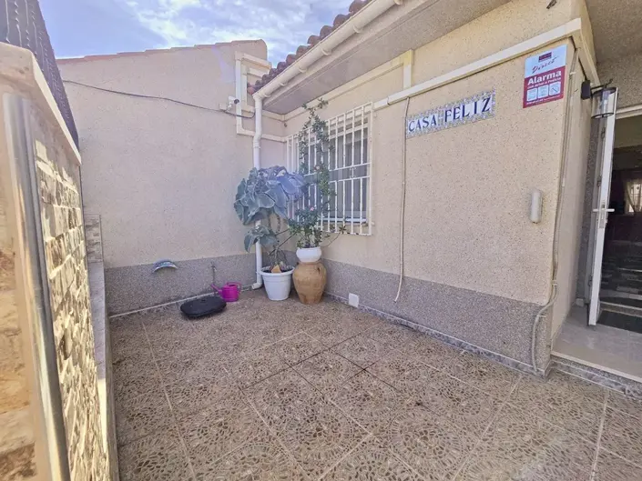 Image No.19-3 Bed House for sale