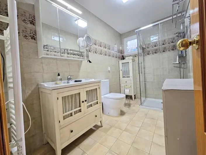 Image No.24-3 Bed House for sale