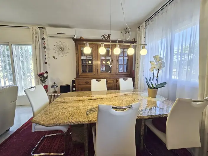 Image No.15-3 Bed House for sale