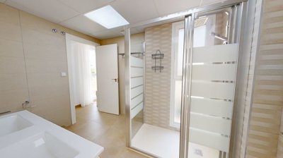 23-en-suite-adapted-bathroom-2-in-1
