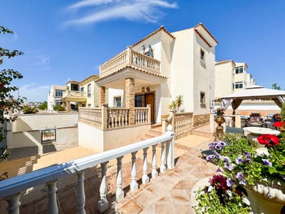 Image No.8-Villa / Détaché de 4 chambres à vendre à Punta Prima