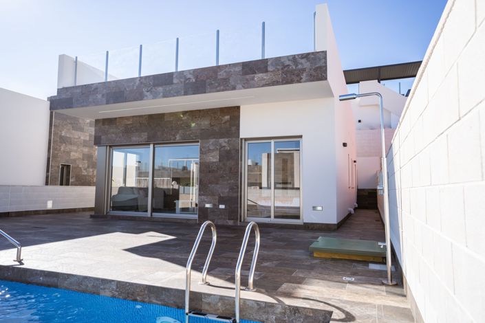Image No.1-3 Bed Villa / Detached for sale