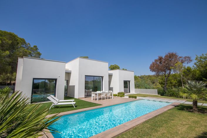 Image No.1-3 Bed Villa / Detached for sale