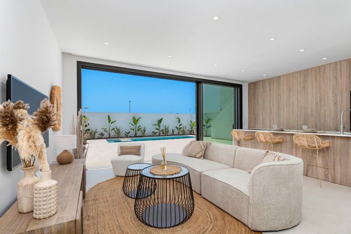 Image No.2-3 Bed Villa / Detached for sale