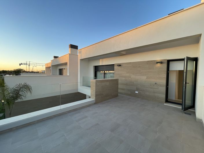 Image No.11-3 Bed Villa / Detached for sale