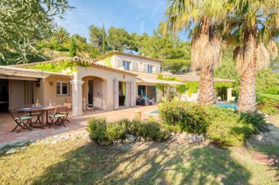Villa / Détaché de 5 chambres à vendre à La Cadière-d'Azur