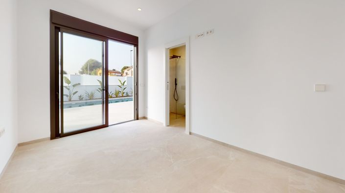 Image No.24-3 Bed Villa / Detached for sale