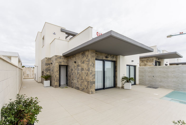 Image No.1-3 Bed Villa / Detached for sale