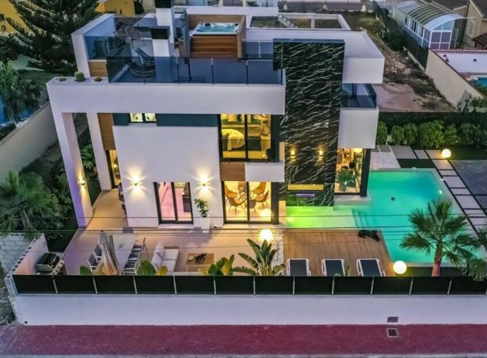 Image No.3-3 Bed Villa / Detached for sale