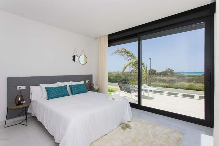 Image No.9-3 Bed Villa / Detached for sale