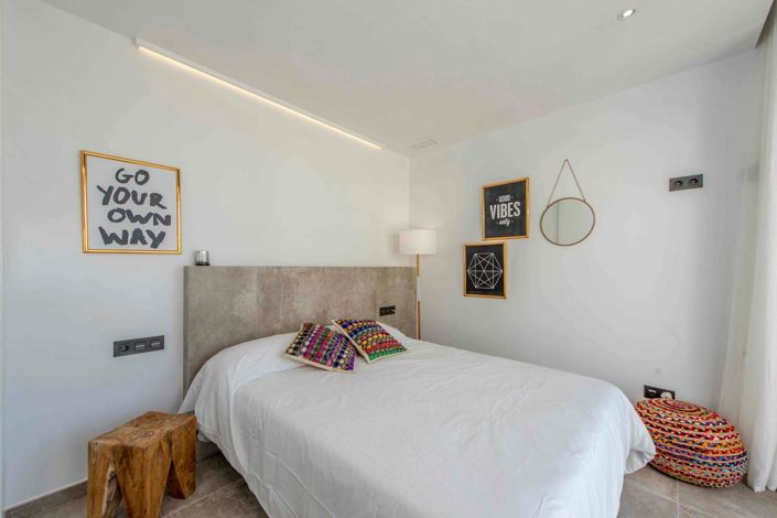 Image No.12-4 Bed Villa / Detached for sale