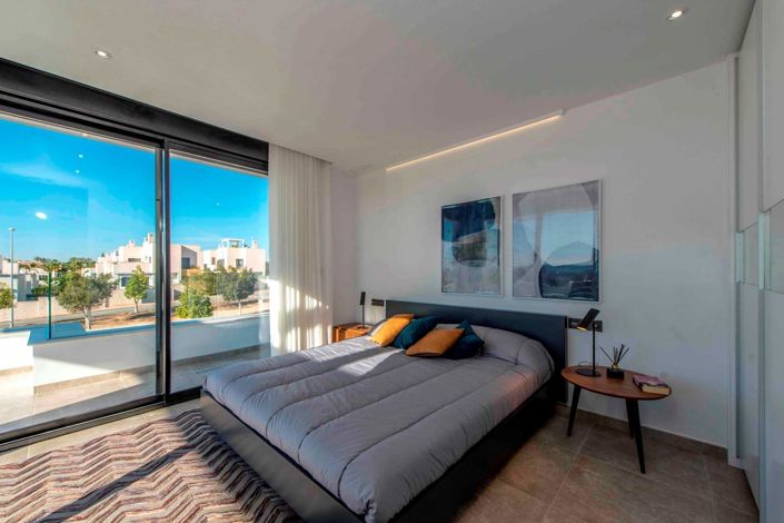 Image No.15-4 Bed Villa / Detached for sale