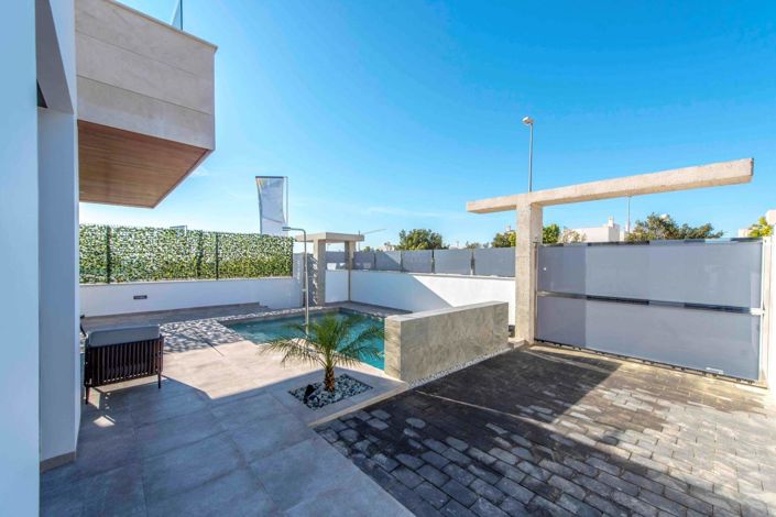 Image No.18-4 Bed Villa / Detached for sale