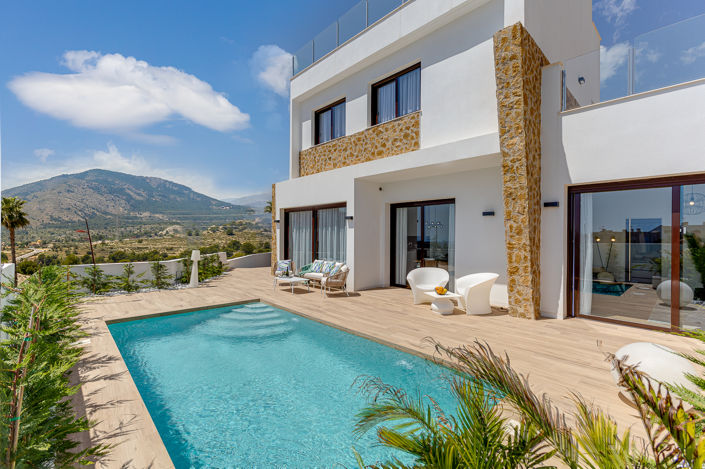 Image No.1-4 Bed Villa / Detached for sale