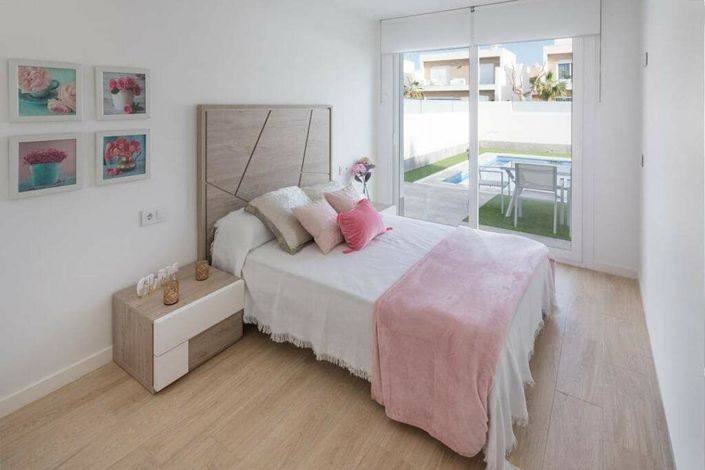 Image No.5-3 Bed Villa for sale