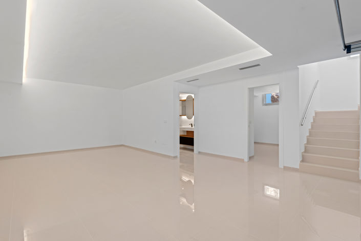 Image No.14-4 Bed Villa / Detached for sale