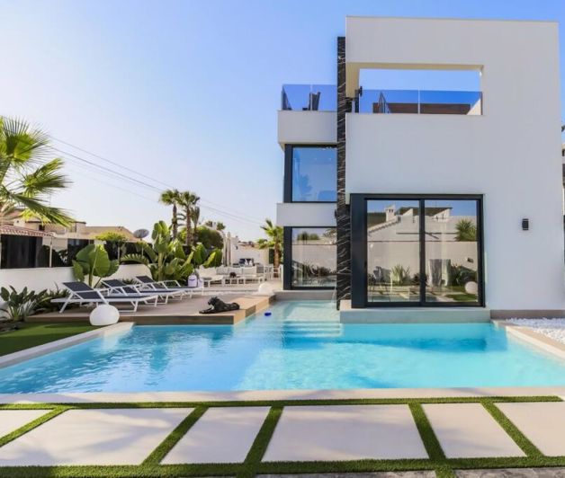 Image No.26-3 Bed Villa / Detached for sale