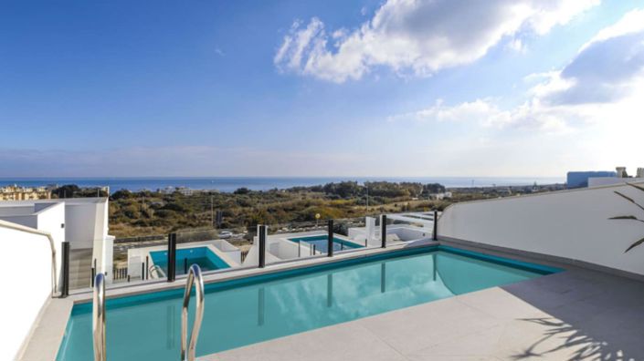 Image No.1-4 Bed Villa for sale