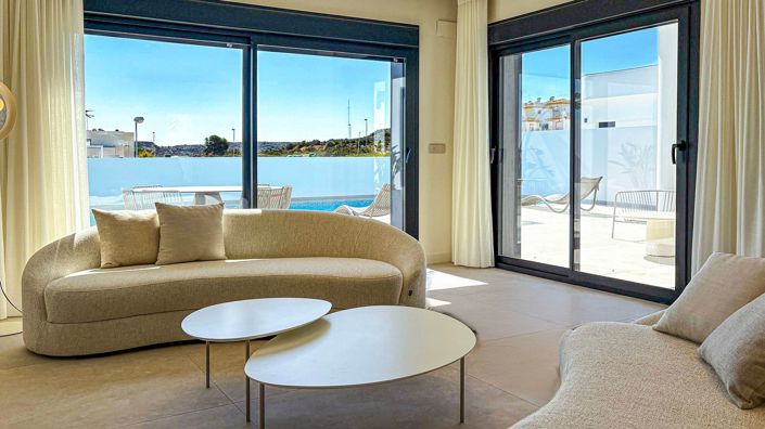 Image No.2-4 Bed Villa / Detached for sale