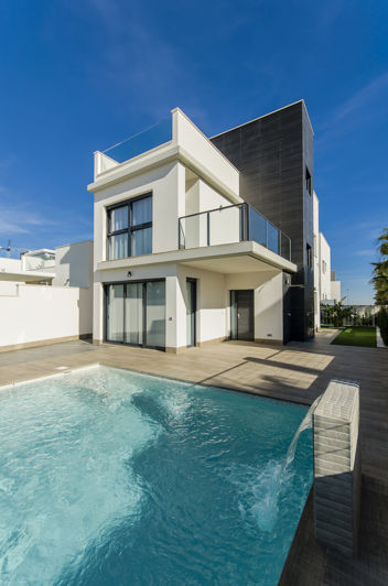 Image No.2-4 Bed Villa / Detached for sale