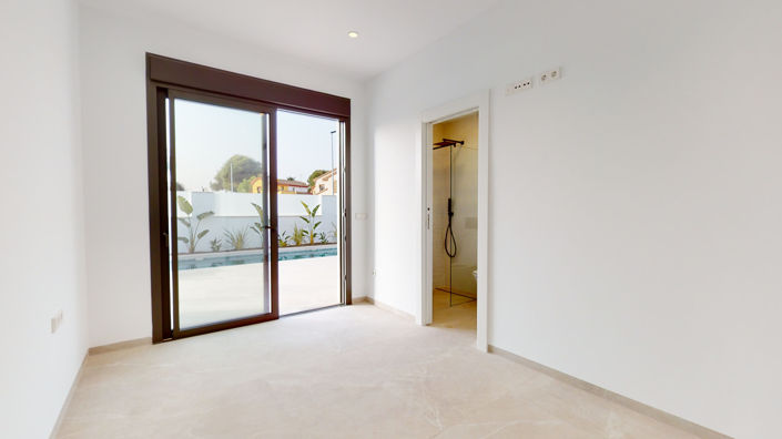 Image No.12-3 Bed Villa / Detached for sale