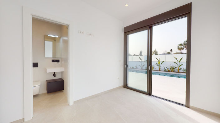 Image No.8-3 Bed Villa / Detached for sale