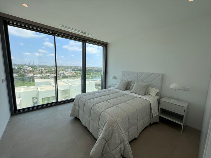 Image No.10-3 Bed Villa / Detached for sale