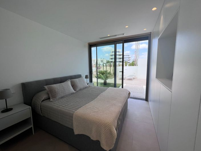 Image No.14-3 Bed Villa / Detached for sale