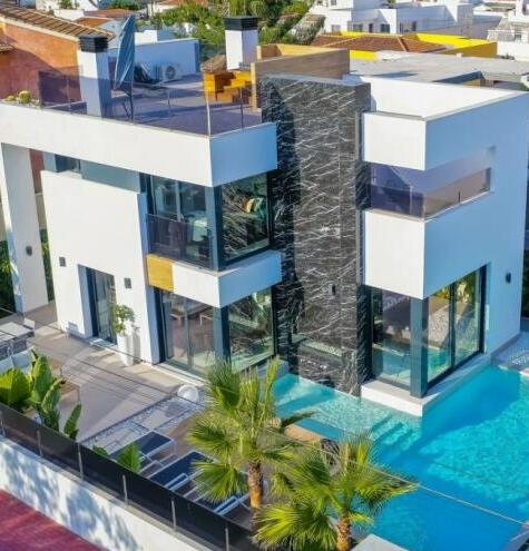 Image No.2-Villa / Détaché de 3 chambres à vendre à Torrevieja