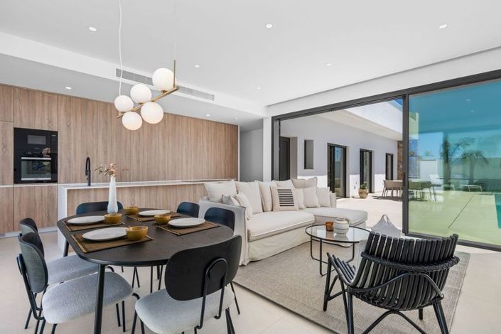 Image No.9-3 Bed Villa / Detached for sale