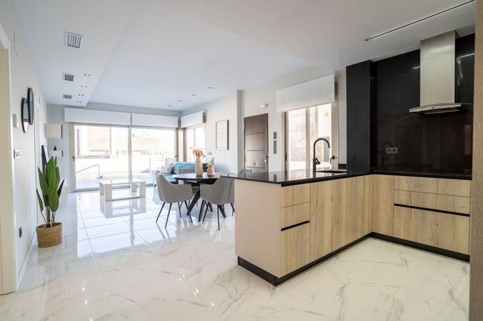 Image No.3-4 Bed Villa / Detached for sale