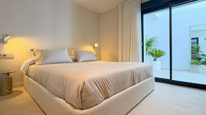 Image No.13-4 Bed Villa / Detached for sale