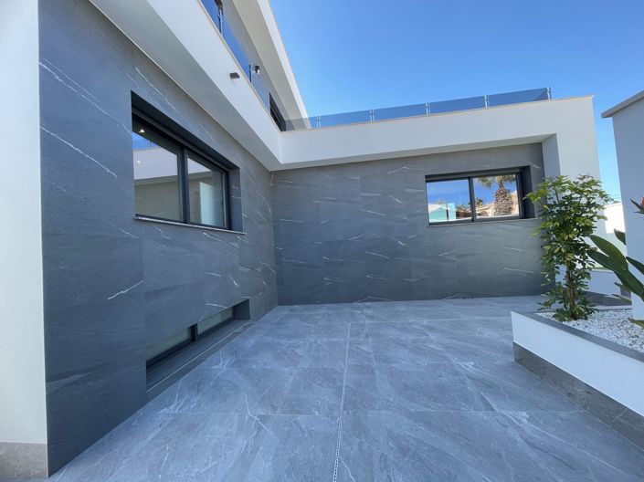 Image No.21-3 Bed Villa / Detached for sale