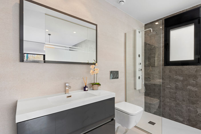 Image No.24-2 Bed Bungalow for sale