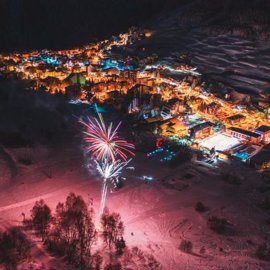 deux-alpes-town-night