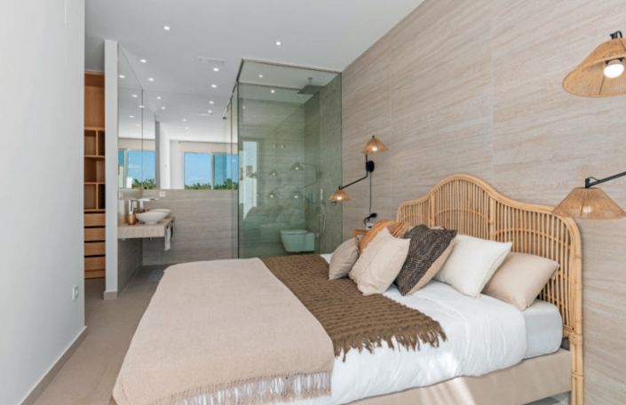 Image No.10-3 Bed Villa for sale