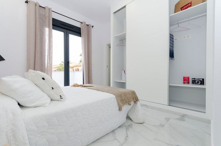 Image No.9-3 Bed Villa / Detached for sale