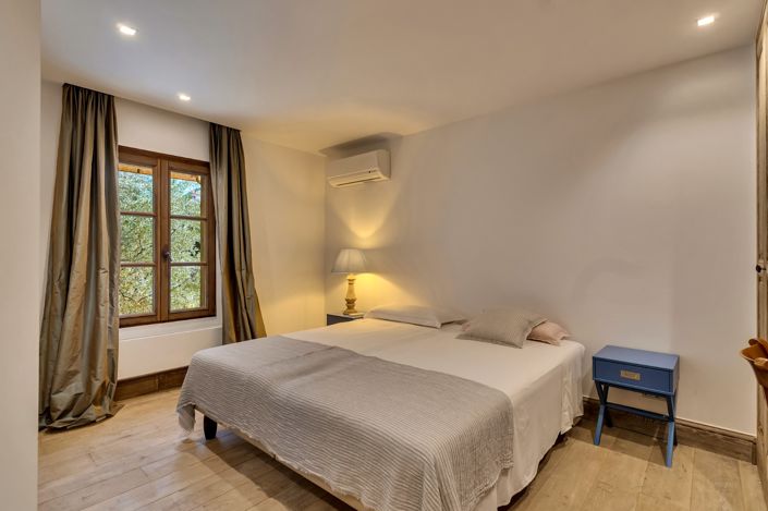 Image No.28-4 Bed Villa / Detached for sale