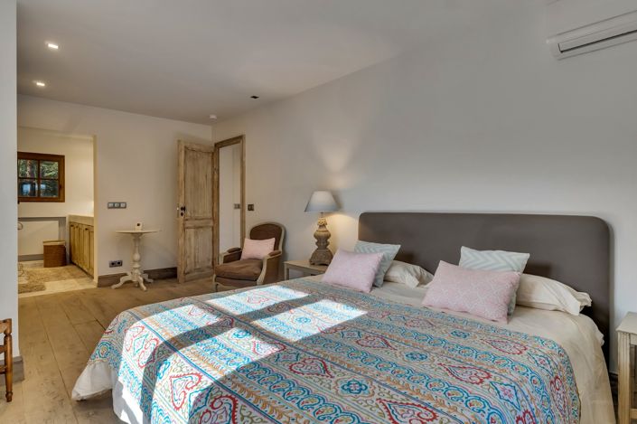 Image No.33-4 Bed Villa / Detached for sale