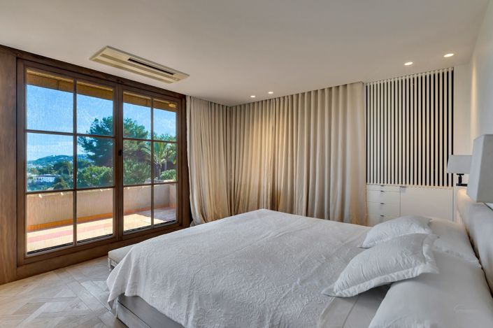 Image No.35-4 Bed Villa / Detached for sale