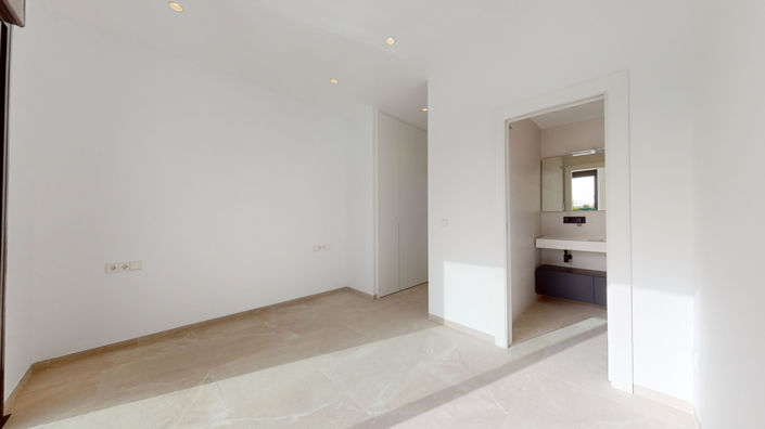 Image No.16-3 Bed Villa / Detached for sale