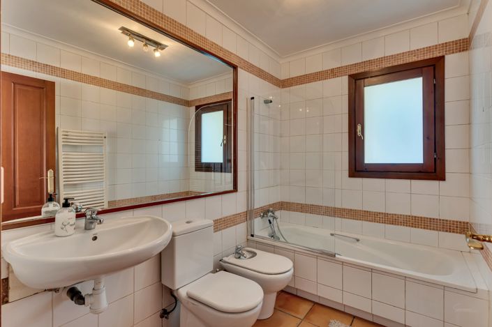 Image No.16-3 Bed Villa / Detached for sale