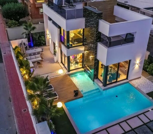 Image No.27-3 Bed Villa / Detached for sale