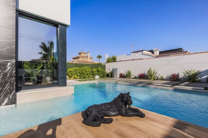 Image No.6-3 Bed Villa / Detached for sale