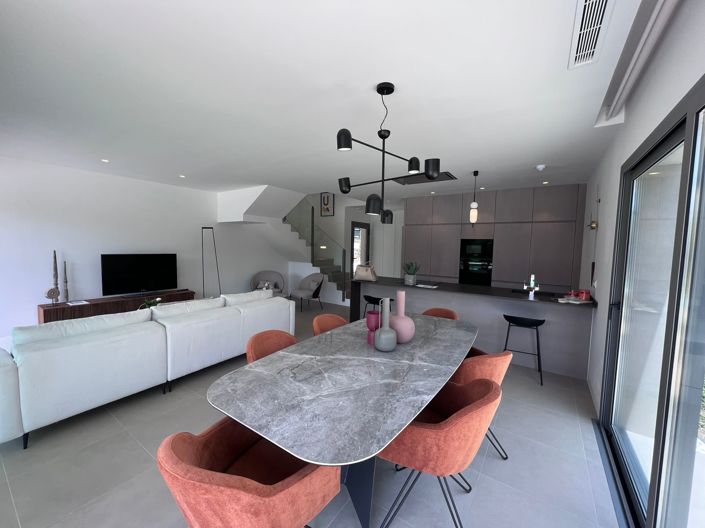 Image No.6-3 Bed Villa / Detached for sale