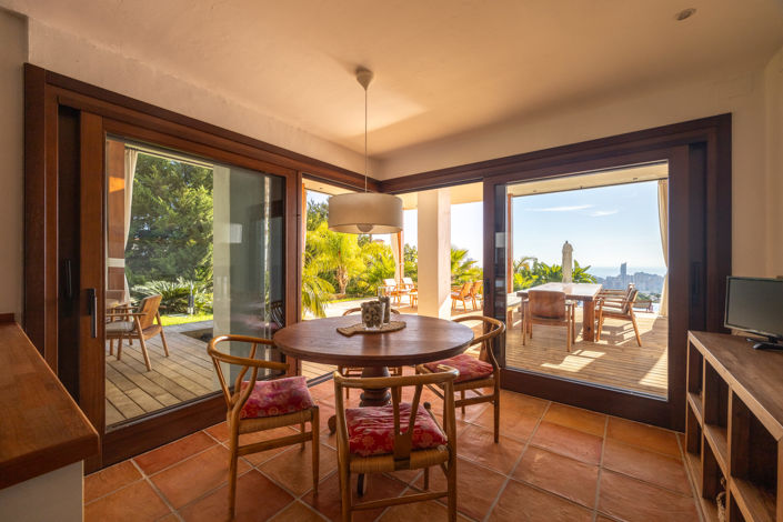 Image No.14-5 Bed Villa / Detached for sale