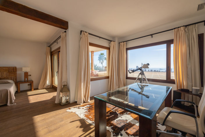 Image No.18-5 Bed Villa / Detached for sale