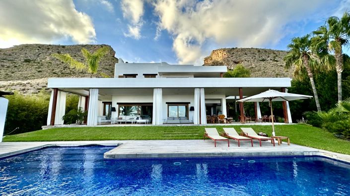 Image No.22-5 Bed Villa / Detached for sale