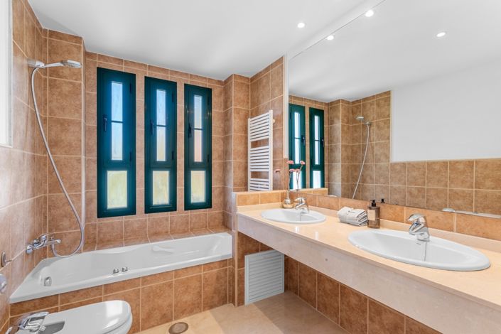 Image No.23-2 Bed Apartment for sale